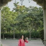 Ruhi Chaturvedi Instagram - Living my Rajshree moment Call me "महाराणी रुही" 👑 . . . #queenlife👑 #udaipurdiaries Udaipur, Rajasthan