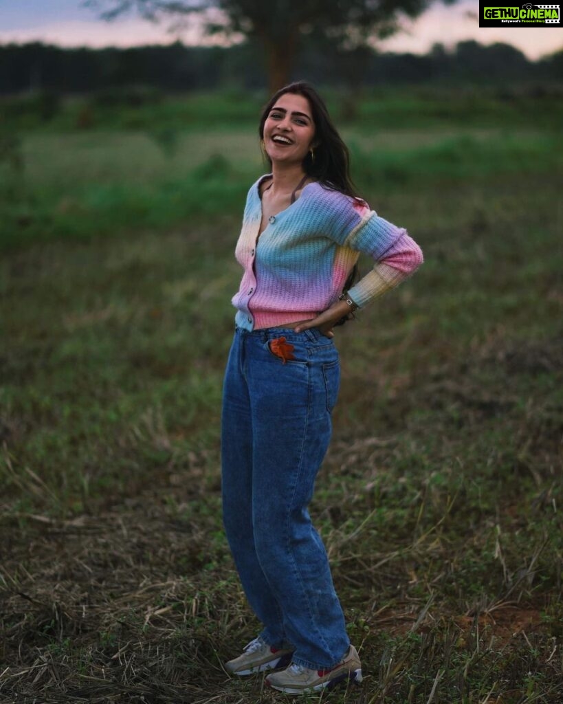 Rukmini Vasanth Instagram - starting with the outtakes cause I’m so happy with all the pictures 🥸🫠 📸 @sab6faces #IWoreThisSweaterAndTheSkyTurnedPastel #Magic #BraceYourselfForTheSabareeshShootSpam Sweater thrifted from @bottomdrawervintage