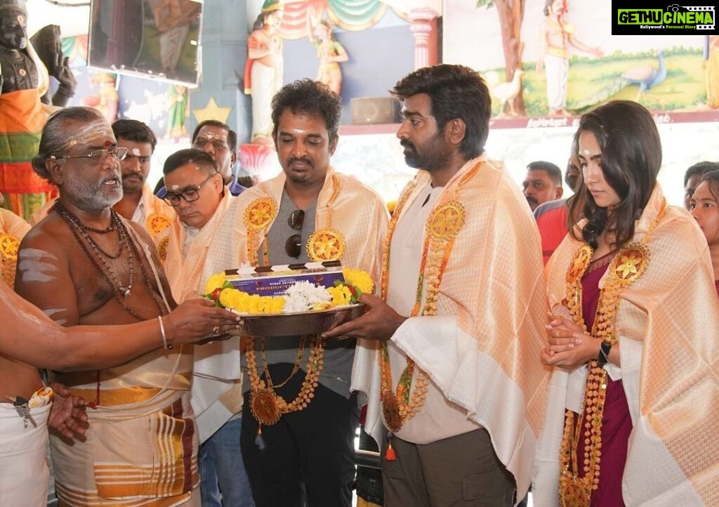 Rukmini Vasanth Instagram - So excited to finally be able to share the news of my next project 🥹💛 #MakkalSelvan @actorvijaysethupathi's next gets off to an auspicious start! Yes! the pooja of actor #VijaySethupathi's next film, produced by @7cspvtpte & directed by @aaru_dir , took place at a temple in #Ipoh in Malaysia this morning! @prabhakaranjustin is scoring music for this film! Here are pics of the event!! #VijaySethupathi51 #ProductionNo5 @rukmini_vasanth @iyogibabu @karanbrawat @rkukgu @raj_25b @avinashbs @deneskumar_ @kannan.official @proyuvraaj Kallumaalai temple