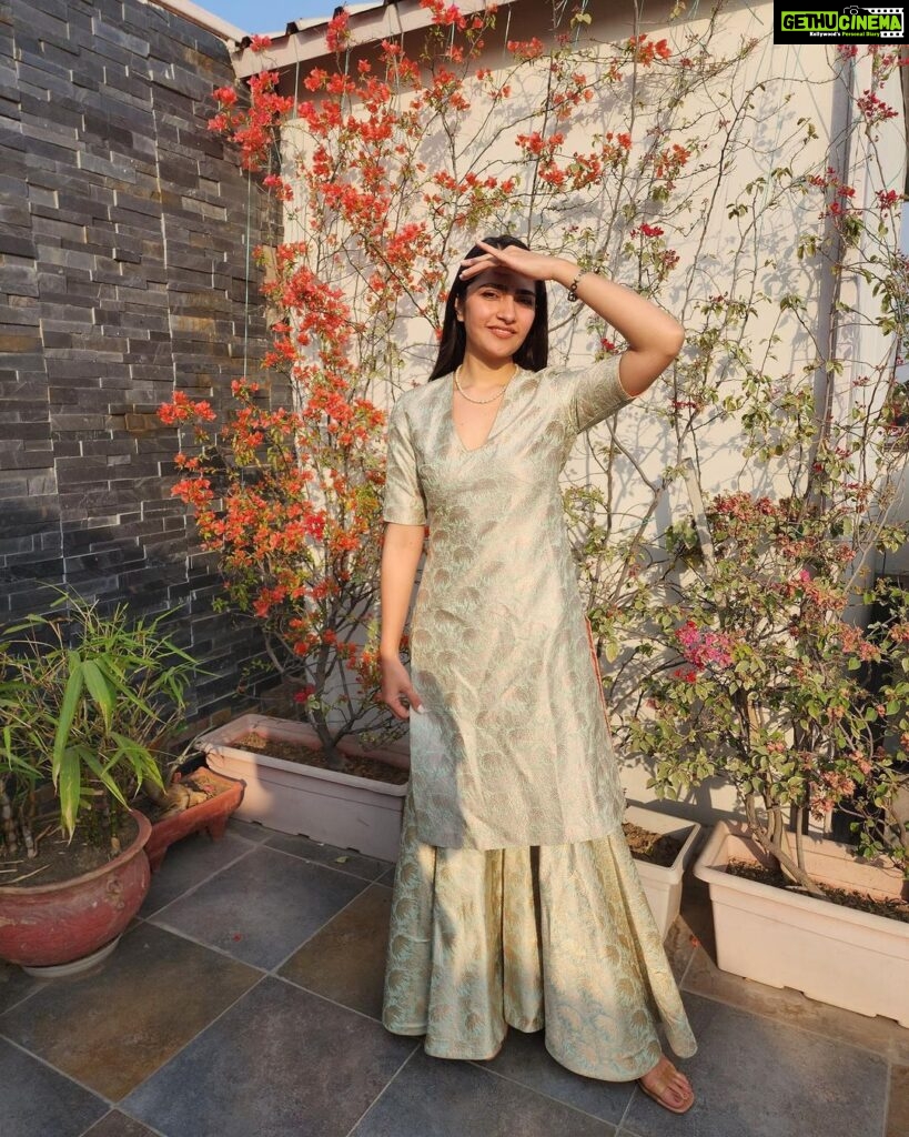 Rukmini Vasanth Instagram - 🌱🤍 Outfit courtesy @raw_mango Pictures courtesy @siddhant.nag
