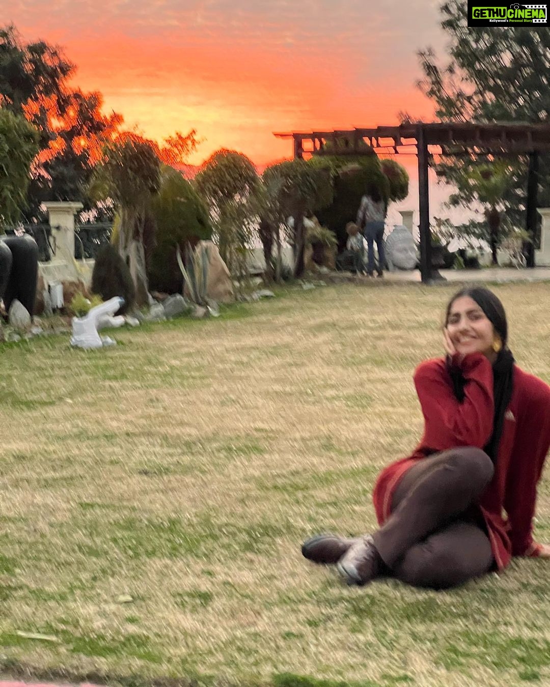 Rukmini Vasanth Instagram - Sunrise, sunset and portraits taken by a 5 year old. #sunday #TheresAPunSomewhereInThere #PunGodsForgiveMe