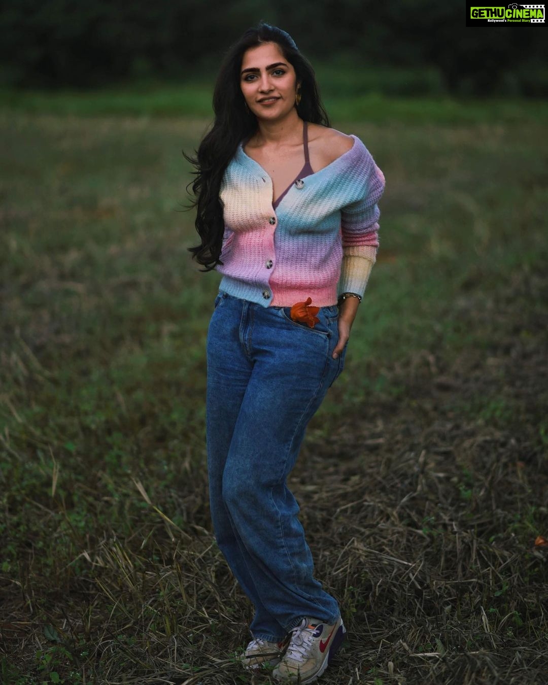 Rukmini Vasanth Instagram - starting with the outtakes cause I’m so happy with all the pictures 🥸🫠 📸 @sab6faces #IWoreThisSweaterAndTheSkyTurnedPastel #Magic #BraceYourselfForTheSabareeshShootSpam Sweater thrifted from @bottomdrawervintage