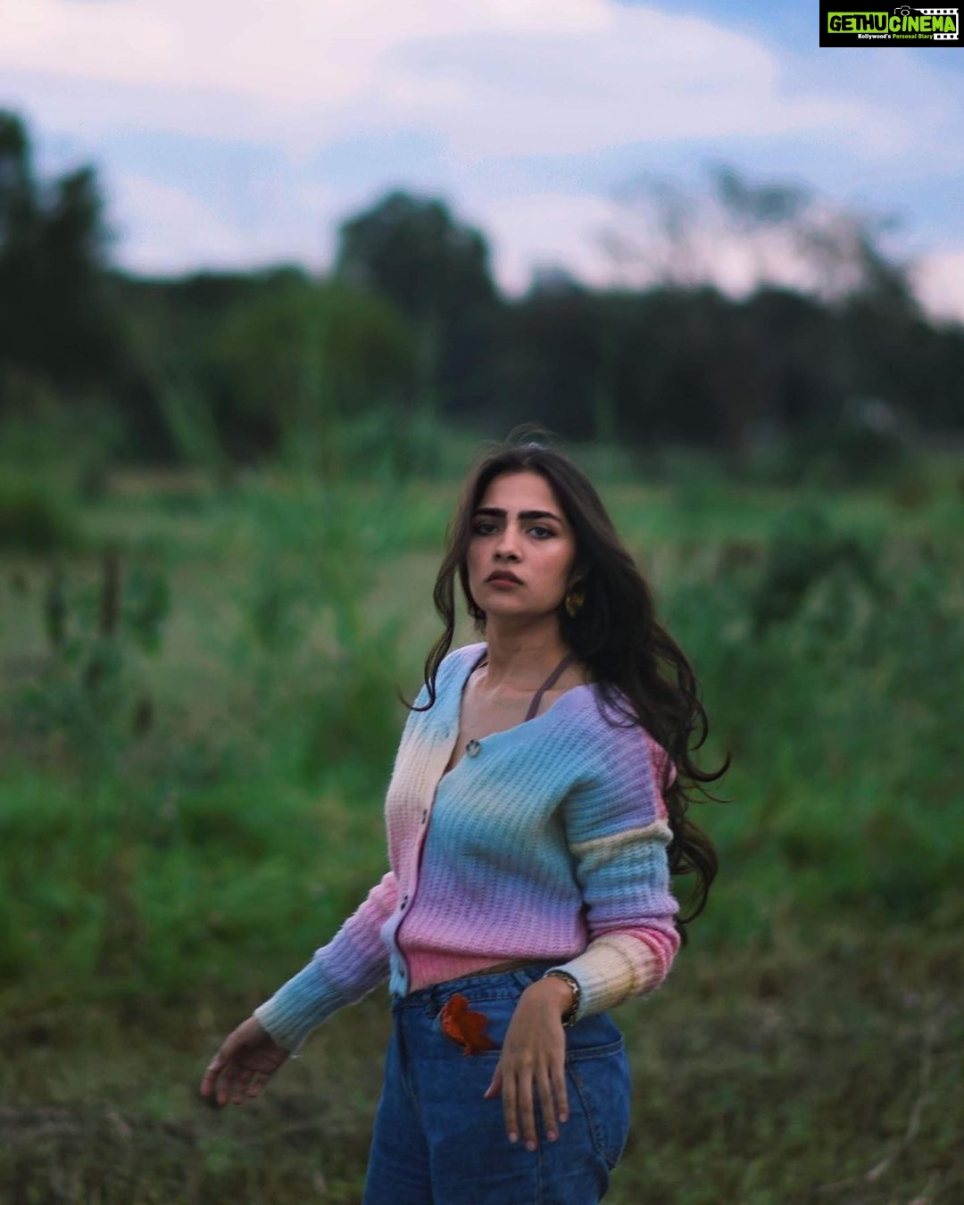 Rukmini Vasanth Instagram - starting with the outtakes cause I’m so happy with all the pictures 🥸🫠 📸 @sab6faces #IWoreThisSweaterAndTheSkyTurnedPastel #Magic #BraceYourselfForTheSabareeshShootSpam Sweater thrifted from @bottomdrawervintage