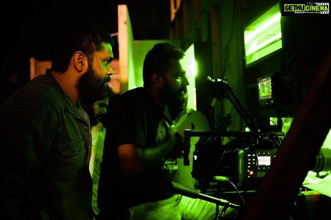 Rukmini Vasanth Instagram - A glimpse into the sets of #SSE ššš #10YearsLater @paramvah_studios @hemanthrao11 @rakshitshetty @chaithra.j.achar @advaithaambara @charanraj27185 @ullashydur @bharadwaj.pranav @vismaya__studios @gundu_1490 @anikethterdal @bhuvan_sathya @kannadiga_agni #SapthaSagaradacheEllo šø @flyingretina Bangalore, India