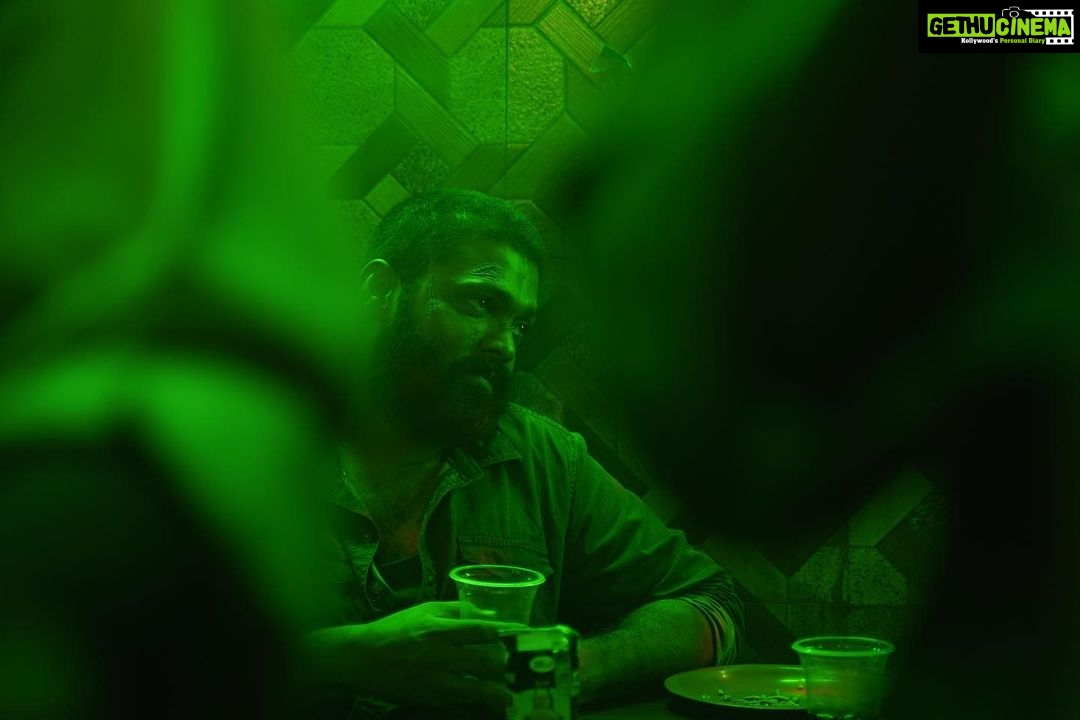 Rukmini Vasanth Instagram - A glimpse into the sets of #SSE ššš #10YearsLater @paramvah_studios @hemanthrao11 @rakshitshetty @chaithra.j.achar @advaithaambara @charanraj27185 @ullashydur @bharadwaj.pranav @vismaya__studios @gundu_1490 @anikethterdal @bhuvan_sathya @kannadiga_agni #SapthaSagaradacheEllo šø @flyingretina Bangalore, India
