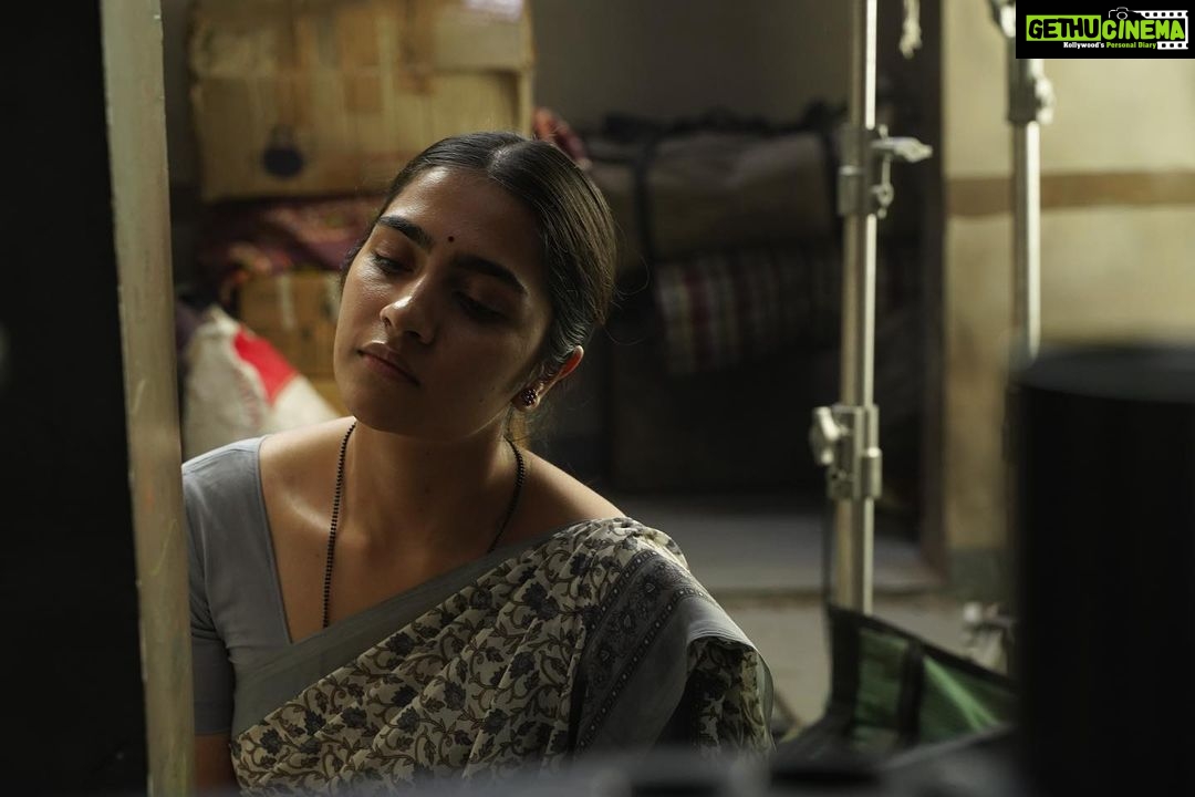 Rukmini Vasanth Instagram - A glimpse into the sets of #SSE ššš #10YearsLater @paramvah_studios @hemanthrao11 @rakshitshetty @chaithra.j.achar @advaithaambara @charanraj27185 @ullashydur @bharadwaj.pranav @vismaya__studios @gundu_1490 @anikethterdal @bhuvan_sathya @kannadiga_agni #SapthaSagaradacheEllo šø @flyingretina Bangalore, India