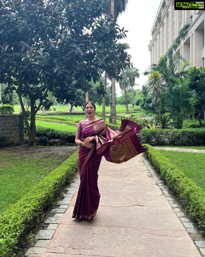 Rukmini Vasanth Instagram - swipe to see why the wind has always been my favourite photoshoot prop 🙈✨