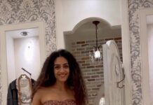 Rukmini Vijayakumar Instagram - Shopping at @altardstate with my bestie be like…. #dayoff #dancerlife #atlanta #clothes #fashion #happy Halcyon Forsyth