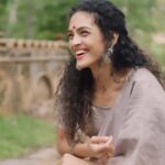 Rukmini Vijayakumar Instagram - Touring the USA from August - November with “Anubhava” for @aimforsevausa Love this song… the pieces we are presenting revolve around the Devi. Performing with @ambisub and @rohanrhythm in Raleigh, Austin, Ft Lauderdale, Tampa, Atlanta, Knoxville, Dallas, Houston, Dayton, New York, Philadelphia, Hartford, Boston, Albany, Chicago, Washington, SW Florida, San Francisco, Seattle, Detroit, New Jersey, Pittsburgh, Orlando Find us in a city near you! Details in the link in my bio or on www.aimforsevausa.org Video @vivianambrose Location courtesy @shankaraa.foundation #bharatanatyam #carnatic #indiandance #tour #dancers #collaboration #performancetour #aimforseva