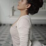 Rukmini Vijayakumar Instagram - I gave my curls the love they deserve with these 4 products from @doveindachannel. 🤍 my curls feel nourished and defined. 1. The Dove Beautiful Curls Shampoo 2. The Dove Beautiful Curls Conditioner 3. Dove Beautiful Curls Deep Moisture Miracle Hair Mask 4. The Dove Beautiful Curls Gel It’s paraben, sulphate and dye free (suitable for coloured hair too) and is infused with hydrating ingredients like Aloe extracts , Shea Butter & Glycerin. 🌼 Flaunt your natural curls with the Dove Beautiful Curls range. #CurlyAndProud #ad