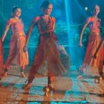 Rukmini Vijayakumar Instagram - Waiting between shots … while shooting with my lovely @raadhakalpa dancers . Can’t wait to share the results of this shoot for “The Goddess” supported by @cycle.in_ Save the dates! Chennai Oct 20th Bangalore Nov 10th Hyderabad Dec 17th With the wonderful videography by @vivianambrose But for now… this is what happens while we are waiting 😂🤣😂 #bharatanatyam #dancers #floss #justforfun #shootday #indianclassical