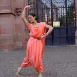 Rukmini Vijayakumar Instagram - Just having some fun in #frankfurt Shot a video with @thatbeardedguysphotography #bharatanatyam #bollywood #tamilgirl #indianclassicaldance #indiandance