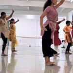Rukmini Vijayakumar Instagram - A small clipping from the workshop in Switzerland… We now have the choreography of “Ranjanimala” available on the online program www.theraadhakalpamethod.com alongside a lot of other theory, strength training, flexibility work and repertoire…. The music is also available on most music platforms in the Raadha Kalpa Essentials album. Workshop with @shalishescalled #bharatanatyam #raadhakalpa #indiandance #workshop #bharatnatyam