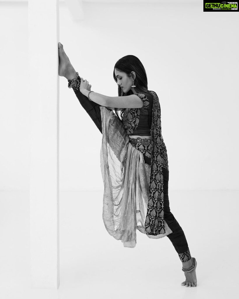 Rukmini Vijayakumar Instagram - Creating the right routine to maximise your movement potential as a dancer is of prime importance. Each person is different. We all have different strengths and different muscular imbalances. The right training should always strengthen your weaknesses and balance your body. What we usually find easy - strengths What we usually hate doing - weakness I used to hate stretching my hamstrings as a kid… but I’m here… stretching. And I definitely don’t hate it anymore 😊 Photo series with @sunnyjagesar (DM sunny for prints) #dancerlife #balance #training #indianclassicaldance #bharatanatyam #bharatnatyamdancer