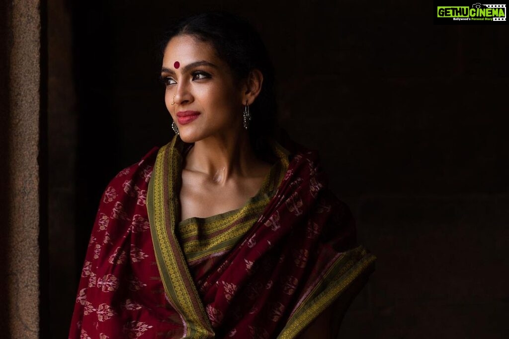 Rukmini Vijayakumar Instagram - And I’m off. Next weekend of performances of ANUBHAVA. Dayton, OH; Adelphi NYC; & saylorsburg . Check www.aimforseva.org for details Day 50: #100daysofinnergrowth I’m finding that it’s not really learning what to say, but learning when to remain silent that is most important. We often speak before we think… and taking that step back and choosing to remain silent is becoming my first step in learning this valuable lesson. I don’t succeed all the time. But even the few times that I do, it makes a world of difference to the outcome of an interaction. Photo @sunnyjagesar #dance #dancerlife #innergrowth