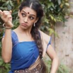 Rukmini Vijayakumar Instagram - “Madu meikkum kanne” one of my most favourite pieces on krishna. In this clip, Yashoda is telling Krishna not to go out because the animals in the forest will scare him. She adds details on how he will be swallowed by an animal and how she will later find him crying inside the stomach of some big animal. (I’m sure many parents tell their children stories like this to keep them from doing some things 🤣) But Krishna is adamant and says that all the animals are his friends. Full version is on my YouTube channel Happy Janmashtami!! ♥️ Video @vivianambrose Music: Kalakriya series #krishna #yashoda #motherandchild #funny #tamil #tamilfolk #madumeikumkanne #tamizh