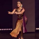 Rukmini Vijayakumar Instagram - ANUBHAVA , in #chicago with @ambisub & @rohanrhythm @aimforsevausa Photos @transcendphotography Taking a two week break at home and going back for the last set of shows. It’s been a gruelling tour, but such a learning experience for me on so many levels. I’m so lucky to have my art… And so happy to be home for two weeks!! Time for #family #kong & #training @somyarout2806 and dancing with my @raadhakalpa girls Also have one very big show of “The Goddess” coming up next week in chennai!! (All details in my bio) #dancer #dancerlife