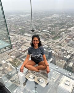 Rukmini Vijayakumar Instagram - I’ve been to Chicago several times…. But this is the first time that I spent a day doing all the touristy things… and I loved it 😁

#skydeck #chicago #navypier #willistower #visitchicago #dancerlife #tour