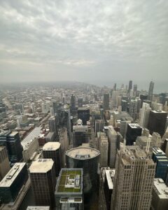 Rukmini Vijayakumar Instagram - I’ve been to Chicago several times…. But this is the first time that I spent a day doing all the touristy things… and I loved it 😁

#skydeck #chicago #navypier #willistower #visitchicago #dancerlife #tour