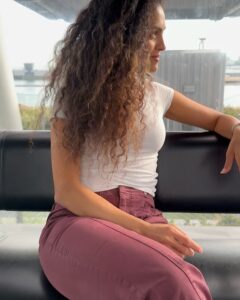 Rukmini Vijayakumar Instagram - I’ve been to Chicago several times…. But this is the first time that I spent a day doing all the touristy things… and I loved it 😁

#skydeck #chicago #navypier #willistower #visitchicago #dancerlife #tour