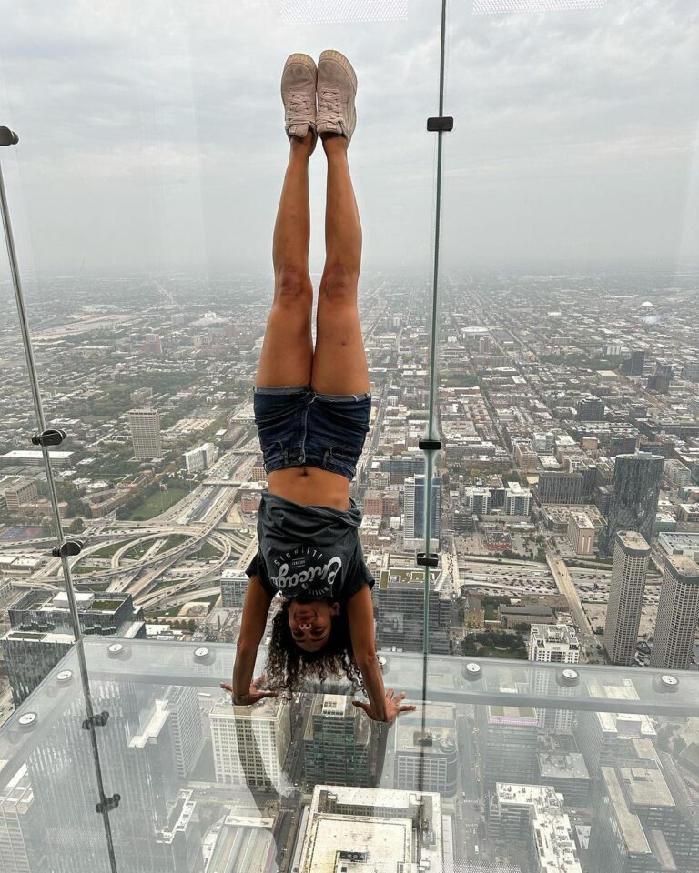 Rukmini Vijayakumar Instagram - I’ve been to Chicago several times…. But this is the first time that I spent a day doing all the touristy things… and I loved it 😁 #skydeck #chicago #navypier #willistower #visitchicago #dancerlife #tour Skydeck Chicago