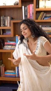 Rukmini Vijayakumar Instagram - Happy Krishna Janmashtami! 

My most favourite festival in the year ♥️ 

You’ll be bombarded with some throwback videos of krishna dances between today and tomorrow. 

Video @vivianambrose 

#unnaikanamal #krishna #love #radha #krishnajanmashtami #janmashtami