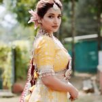 Rupali Bhosale Instagram - 💛 आजचा रंग पिवळा 💛 Do not sell your soul in exchange of anything, this is the only thing you have brought into this world and the only thing you can take back. ~ RuMi ~ Mua @makeupartist_smita Hair @hair_by_poornimagavhane Jewellery @jizajewellerystudio Outfit @mihir_designer_studio Captured by @gauravk6677 Styled and managed by @jizajewellerystudio Personal Assistant @raju_chiluka31 . . . . . . #LifeIsBeautiful #FeelLife #InstaGood #PositiveVibes #InstaReel #FeelItReelIt #Thursday #ThursdayVibes #RupaliBhosle #RockingRupali #RupaliWinningHearts #KeepLoving #Sanjana #StarPravah #AaiKutheKayKarte 🧿