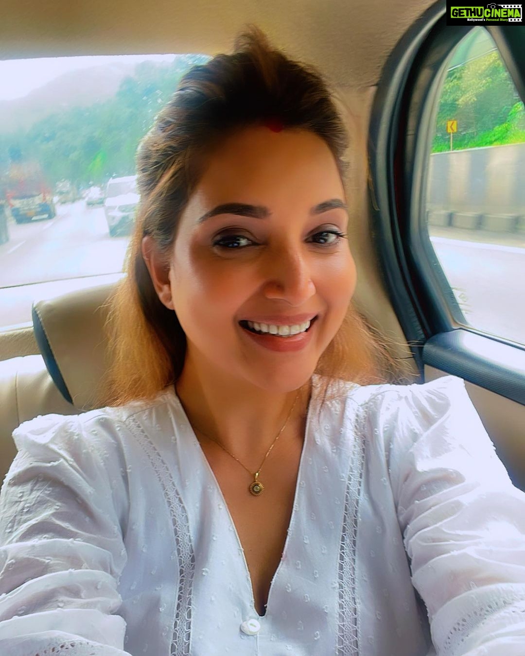 Rupali Bhosale Instagram - Life is a short trip, remember to smile often, be kind and find gratitude on the journey. ~ RuMi ~ . . . . . . . #LifeIsBeautiful #FeelLife #InstaGood #InstaPic #PositiveVibes #Tuesday #TuesdayVibes #RupaliBhosle #RockingRupali #RupaliWinningHearts #KeepLoving #Sanjana #StarPravah #AaiKutheKayKarte 🧿