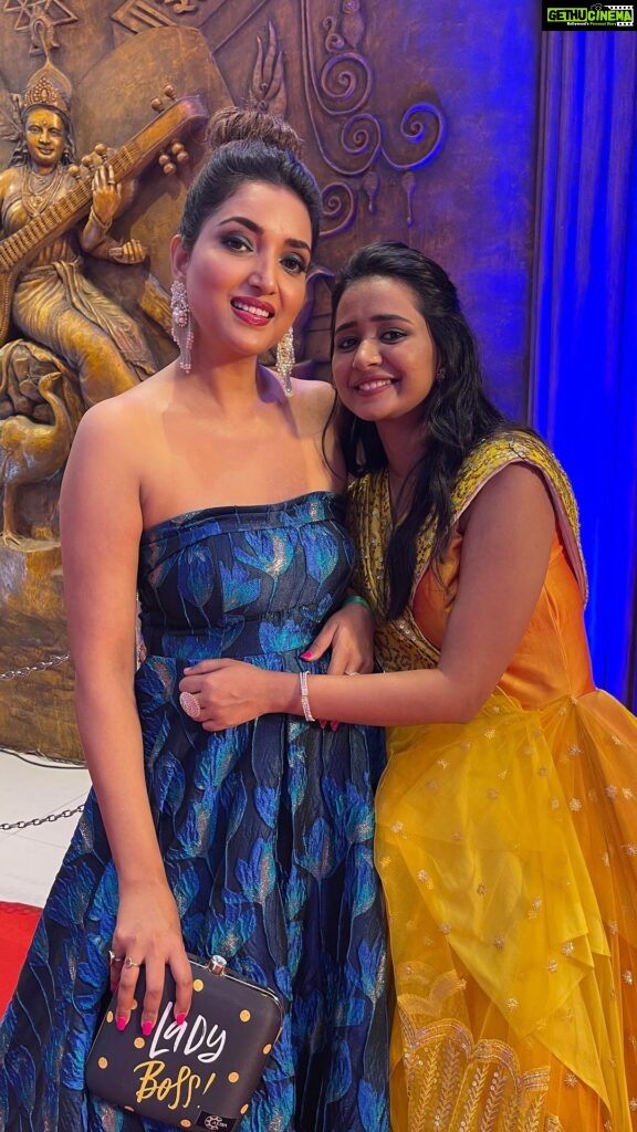 Rupali Bhosale Instagram - HAPPY HAPPY HAPPY BIRTHDAY May our friendship last till the last day of our lives. Wishing you a very happy birthday! I wish this year, Bappa blesses you with inner growth, healing, and peace. Bappa bless you with boundless joy, infinite success, and many delightful surprises. Life is like a book, and I hope you enjoy every chapter of it. May this birthday mark the beginning of a beautiful year full of fresh experiences and countless blessings. We toast to another year of friendship and happiness. Cheers to the one who turns every day into a celebration! Let’s toast to another year of companionship, amusement, and fun. You and I share a bond that is forged in love and respect for each other. Today I feel so happy because it’s your birthday! All the best wishes to you! Thank you for coming into this world with one purpose only, to become the person that annoys me the most. You’re doing it well! Not many people can say they have a friend whom they can trust blindly. I can say this because you are really a true friend of mine. Happy birthday! Bappa tuzya saglya ichha ankansha purna karo hich Bappa charani prarthana.. Chotya chotya dolyat ji Mothi Mothi Swapna ahet ti sagali tuzi swapna purna houde.. ani ti purna karnyacha baal tula bappa deo… Wishing you from bottom of my heart Lots of love, strength , good health and prosperity. I love you ❤️ Keep that lil child alive in you ❤️❤️ P.S - No childish behaviour with me.. NO . . . . #BirthdayGirl #GauriKulkarni #September #RupaliBhosle #RupaliGauri #Bff #Insta #intsaPost #InstaVideo