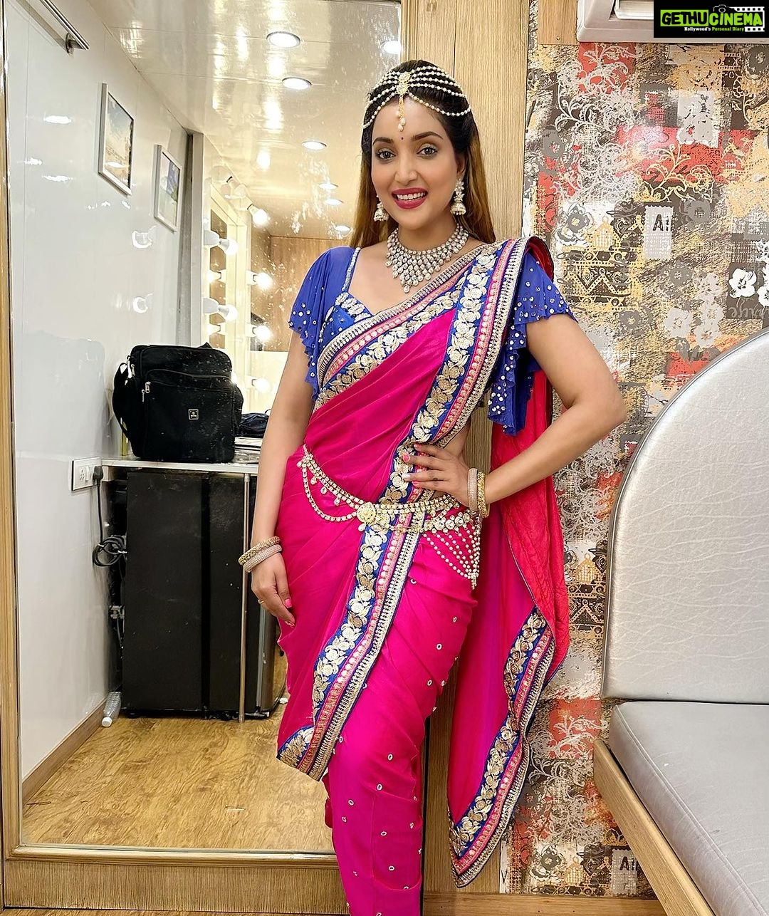 Rupali Bhosale Instagram - WE ARE NOT A TEAM BECAUSE WE WORK TOGETHER. WE ARE A TEAM BECAUSE WE RESPECT, TRUST & CARE FOR EACH OTHER. ~ RuMi ~ Special thanks to @suchitrasawant16 for her efforts and for this beautiful outfit and jewellery Dance choreographed by @santosh_bhangre_official @janaki2702 Outfit & jewellery by @suchitrasawant16 Makeup @mhatresameer60 Hair by @ruksar__99 Managed by @its_ashwini_shendge @creativesparkcelebrity Thank you TEAM for your hard work and dedication ❤️ . . . . . #LifeIsBeautiful #Rumi #FeelLife #InstaGood #PositiveVibes #InstaPic #Thursday #ThursdayVibes #RupaliBhosle #RockingRupali #RupaliWinningHearts #KeepLoving #Sanjana #StarPravah #AaiKutheKayKarte 🧿