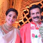 Rupali Bhosale Instagram - स्टार प्रवाह गणेशोत्सव 2023 संजना-अनिरुद्ध म्हणजेच अभिनेत्री रुपाली भोसले आणि अभिनेता मिलिंद गवळी यांचा पारंपरिक अंदाज पहा #StarPravahGaneshotsav2023 on 24th September, 7 PM Star प्रवाहवर.... ‘Star प्रवाह गणेशोत्सव २०२३’ ।। आरती घराघरातली ।। #AartiGharagharatali #Ganeshotsav2023 #StarPravah @star_pravah #Starpravahganeshotsav2023 #Rupalibhosale #Milindgawali #Aaikuthekaykarte #Lokmatfilmy
