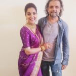 Rupali Bhosale Instagram – Where there is a will there’s a way
This is so true.. I think I Manifested working with u in my mind and heart.. khoop majja ali tuzyasobat kaam karayla.. khoop kaam ani vel kami pan tari te velet finish zala ani te hi smoothly tuzya kaamat itka ease ahe. Set var ch atmosphere khoop positive shant ani khelkar hota tuzyamule ani tyamule sagalech khoop Positive energy ne kaam karat hote. Tu pratek frame sunder kelis and even I looked beautiful because of you.. THANK YOU MAHESH FOR THIS WONDERFUL EXPERIENCE ❤️

Jewellery @rankajewellersofficial 
Makeup @saurabh_kapade 
Hair @nilampatel12 
Styled by @manasiattarde 
Managed by @creativesparkcelebrity @its_ashwini_shendge 
.
.
.
.
.
#LifeIsBeautiful #FeelLife #InstaGood #InstaPic #PositiveVibes #Sunday #SundayVibes #Ootd  #RupaliBhosle #RockingRupali #RupaliWinningHearts #KeepLoving #Sanjana #StarPravah #AaiKutheKayKarte 🧿