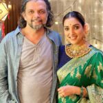 Rupali Bhosale Instagram – Where there is a will there’s a way
This is so true.. I think I Manifested working with u in my mind and heart.. khoop majja ali tuzyasobat kaam karayla.. khoop kaam ani vel kami pan tari te velet finish zala ani te hi smoothly tuzya kaamat itka ease ahe. Set var ch atmosphere khoop positive shant ani khelkar hota tuzyamule ani tyamule sagalech khoop Positive energy ne kaam karat hote. Tu pratek frame sunder kelis and even I looked beautiful because of you.. THANK YOU MAHESH FOR THIS WONDERFUL EXPERIENCE ❤️

Jewellery @rankajewellersofficial 
Makeup @saurabh_kapade 
Hair @nilampatel12 
Styled by @manasiattarde 
Managed by @creativesparkcelebrity @its_ashwini_shendge 
.
.
.
.
.
#LifeIsBeautiful #FeelLife #InstaGood #InstaPic #PositiveVibes #Sunday #SundayVibes #Ootd  #RupaliBhosle #RockingRupali #RupaliWinningHearts #KeepLoving #Sanjana #StarPravah #AaiKutheKayKarte 🧿