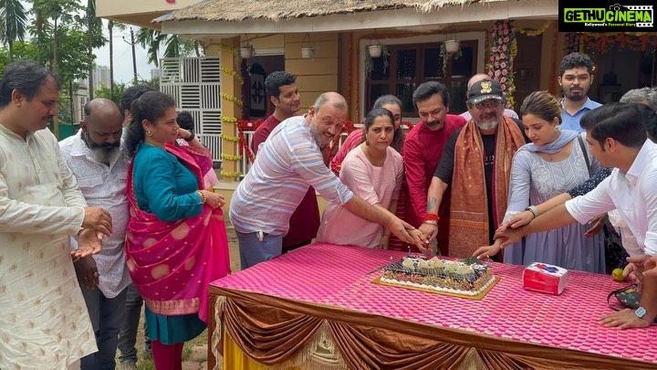 Rupali Bhosale Instagram - 1000 episodes of Aai Kuthe Kay Karte.. ekhadya project la itaka prem milna kharach khoop overwhelming asta. Team work Mhanje kay he kharach amche producer @rajan.shahi.543 sir hyanchya kadhun shikav. PRODUTION HOUSE asa jevha mhanto tevha house hya shabdacha arth kharach @directorskutproduction hyana barobar kalala ahe. Itka warmth itka prem ani family members sarkha treat karna mhanun AKKK la he yash labhala ahe. I am proud to be DKPIAN ❤️ @vartak.namita thank you mala Sanjana dilya badal tuza call ani tula dilela shabd mala aaj sudha lakshat ahe ani me Sanjana kayam tyach premane ani pramanik pane lokan samor saadar karen. Tuza mazya varcha vishwas mazi strength ahe. I can’t thank you enough. 1000 episodes zale tari aapli direction team pahila divas ani pahila episode shoot kartoy asa kaam karat astat ani mhanun ch lokana hi serial aaplishi vatate @ravikarmarkar ch chotya chotya jaga kadhana satat vegala kahitari karnyacha prayant karat rahna hi gosht kharach kamaal ahe ani mhanun toh captain of the ship ahe. @subodhbare tuzya badal kay bolu Aaj Sanjana lokapriya ahe pan Sanjana Mothi zali hyat tuza khoop motha shreya ahe aaj sudha tu pahilya divashi jasa shoot kelas tasa ch kartos 1000 episodes zale mhanun sodun dila nahis. Tu set var asalas ki kharach khoop majja aste heavy shoot sudha khoop sahaj saral soapa vatat asa ch raha kayam amchya AKKK cha chota mastikhor lahan baal. @tusharvichare tuzya mule lokana serial aikavishi Sudha vatate pratek vakya pratek emotion pratek reaction tu aaj sudha tyach chikatine karun ghetos. Tuzya thoda vaishnav ahe jo madhe madhe baher yeto pan toh khoop chan ahe. Set ch atmosphere khoop khelkar pan titakach professional thevtos. Baryach da tu ekata sampurna dolara sambhaltos pan Kuthe ch kami padhat nahis. Tyach Barobar sampurna cast and crew thank you for helping each other in this wonderful journey standing strong with each other in thick n thin 1000 episodes zale pudhil journey sathi khoop khoop shubheccha ani prem AKKK & DKP & STAR PRAVAH ROCKS 🧿❤️