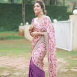 Rupali Bhosale Instagram - People Can Only meet you as deeply as they have met themselves ~ RuMi ~ Clicked by @miss_canon_21 Hair by @ruksar__99 Styled by @mangesh_adhikari9 Makeup 🙋🏻‍♀️ . . . . . . #LifeIsBeautiful #Rumi #FeelLife #InstaGood #PositiveVibes #InstaPic #Wednesday #WednesdayVibes #RupaliBhosle #RockingRupali #RupaliWinningHearts #KeepLoving #Sanjana #StarPravah #AaiKutheKayKarte 🧿