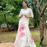 Rupali Bhosale Instagram - The garden of love is green without limit and yields many fruits other than sorrow or joy ~ RuMi ~ Dress by @roop.paintedthis MUA 🙋🏻‍♀️ Clicked by @raju_chiluka31 . . . . . . . . #LifeIsBeautiful #Rumi #FeelLife #FeelLife #InstaPic #RupaliXRoopPaintedThis #InstaGood #PositiveVibes #InstaVideo #Monday #MondayVibes #RupaliBhosle #RockingRupali #RupaliWinningHearts #KeepLoving #Sanjana #StarPravah #AaiKutheKayKarte 🧿