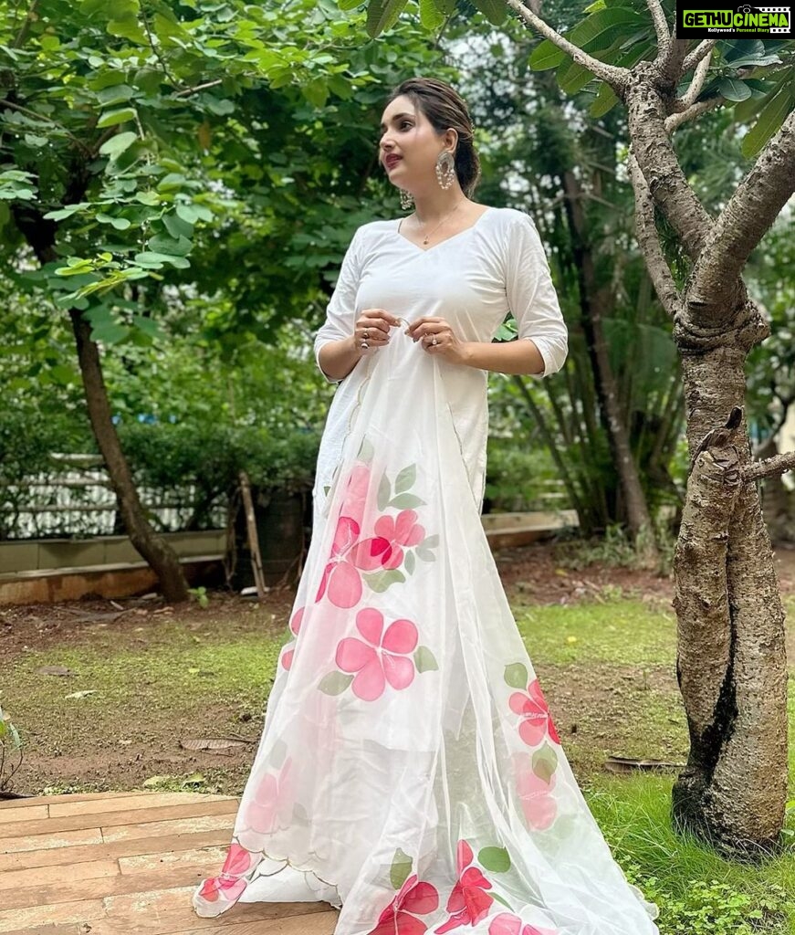 Rupali Bhosale Instagram - The garden of love is green without limit and yields many fruits other than sorrow or joy ~ RuMi ~ Dress by @roop.paintedthis MUA 🙋🏻‍♀ Clicked by @raju_chiluka31 . . . . . . . . #LifeIsBeautiful #Rumi #FeelLife #FeelLife #InstaPic #RupaliXRoopPaintedThis #InstaGood #PositiveVibes #InstaVideo #Monday #MondayVibes #RupaliBhosle #RockingRupali #RupaliWinningHearts #KeepLoving #Sanjana #StarPravah #AaiKutheKayKarte 🧿