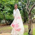 Rupali Bhosale Instagram - The garden of love is green without limit and yields many fruits other than sorrow or joy ~ RuMi ~ Dress by @roop.paintedthis MUA 🙋🏻‍♀️ Clicked by @raju_chiluka31 . . . . . . . . #LifeIsBeautiful #Rumi #FeelLife #FeelLife #InstaPic #RupaliXRoopPaintedThis #InstaGood #PositiveVibes #InstaVideo #Monday #MondayVibes #RupaliBhosle #RockingRupali #RupaliWinningHearts #KeepLoving #Sanjana #StarPravah #AaiKutheKayKarte 🧿