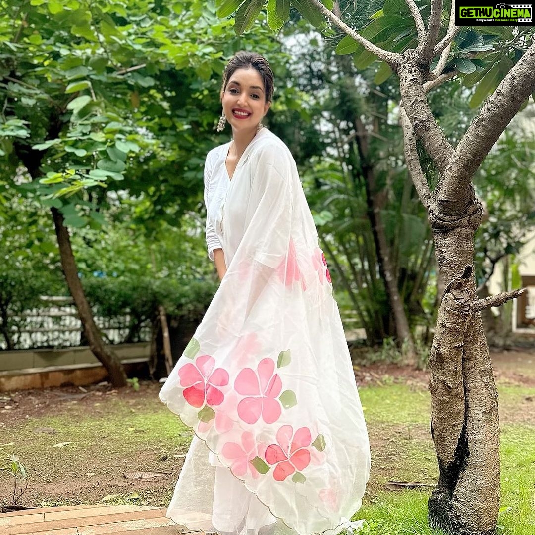 Rupali Bhosale Instagram - The garden of love is green without limit and yields many fruits other than sorrow or joy ~ RuMi ~ Dress by @roop.paintedthis MUA ππ»ββοΈ Clicked by @raju_chiluka31 . . . . . . . . #LifeIsBeautiful #Rumi #FeelLife #FeelLife #InstaPic #RupaliXRoopPaintedThis #InstaGood #PositiveVibes #InstaVideo #Monday #MondayVibes #RupaliBhosle #RockingRupali #RupaliWinningHearts #KeepLoving #Sanjana #StarPravah #AaiKutheKayKarte π§Ώ