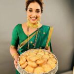 Rupali Bhosale Instagram - अधिक मास अधिक प्रेम लेक आणि जावयाचं कौतुक खास ! A heartwarming tradition unfolds during Adhik Maas, where the doors to love and laughter are opened, and parents shower their daughters and sons-in-law with affection and a delectable feast! Makeup & Clicked by @thevinodsarode Brand @rankajewellersofficial Styled by @paragjaysingpure Managed by @creativesparkcelebrity @its_ashwini_shendge . . . . . . . . #Adhikmaas #RankaJewellers #RankaJewellers #Pune #Jewellery #Fashion #JewelleryDesign #DesignerJewellery #RupaliBhosle #BrandAmbassador #Blessed #Gratitude #LifeIsBeautiful 🧿