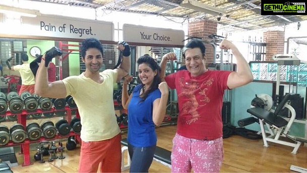 Rupali Bhosale Instagram - मराठी चित्रपटसृष्टीतील ज्येष्ठ अभिनेते रवींद्र महाजनी भावपूर्ण श्रद्धांजली 💐🙏🏼 Amhi eka gym madhe workout karaycho plus mala kaka n sobat eka cinemat kaam karnyachi sandhi sudha milali tyanchi ji style hoti ti tyani kayam tashich thevali me tyana kadhihi bhetale ki HANDSOME HUNK asa mhanayche.. aai cha fav fav hero Mumbai cha faujdar ha tyancha cinema hyacha banner ch print mazya vadilani kela hota tyaveli hand painting hota ase ani papa printing line madhe hote computers yeyi paryant papa swataha designs vagare karayche so tyaveli tyani hya cinema sathi kaam kela hota pan kadhi tyanchi bhet kaka n sobat zali nahi. Pan apan mhanto na life is a circle tasa ch zala ani mala tyanchya sobat kaam karayla milala. KAKA 💔 #RavindraMahajani #Rip