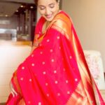 Rupali Bhosale Instagram - Wherever you stand be the soul of that place ~ RuMi ~ Makeup @mhatresameer60 Hair and video @ruksar__99 Saree by @gauri.ethnic . . . . . . #LifeIsBeautiful #FeelLife #FeelItReelIt #InstaGood #PositiveVibes #InstaVideo #Monday #MondayVibes #Ootd #Saree #SareeLove #RupaliBhosle #RockingRupali #RupaliWinningHearts #KeepLoving #Sanjana #StarPravah #AaiKutheKayKarte 🧿