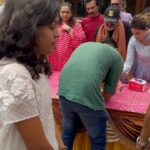 Rupali Bhosale Instagram - 1000 episodes of Aai Kuthe Kay Karte.. ekhadya project la itaka prem milna kharach khoop overwhelming asta. Team work Mhanje kay he kharach amche producer @rajan.shahi.543 sir hyanchya kadhun shikav. PRODUTION HOUSE asa jevha mhanto tevha house hya shabdacha arth kharach @directorskutproduction hyana barobar kalala ahe. Itka warmth itka prem ani family members sarkha treat karna mhanun AKKK la he yash labhala ahe. I am proud to be DKPIAN ❤️ @vartak.namita thank you mala Sanjana dilya badal tuza call ani tula dilela shabd mala aaj sudha lakshat ahe ani me Sanjana kayam tyach premane ani pramanik pane lokan samor saadar karen. Tuza mazya varcha vishwas mazi strength ahe. I can’t thank you enough. 1000 episodes zale tari aapli direction team pahila divas ani pahila episode shoot kartoy asa kaam karat astat ani mhanun ch lokana hi serial aaplishi vatate @ravikarmarkar ch chotya chotya jaga kadhana satat vegala kahitari karnyacha prayant karat rahna hi gosht kharach kamaal ahe ani mhanun toh captain of the ship ahe. @subodhbare tuzya badal kay bolu Aaj Sanjana lokapriya ahe pan Sanjana Mothi zali hyat tuza khoop motha shreya ahe aaj sudha tu pahilya divashi jasa shoot kelas tasa ch kartos 1000 episodes zale mhanun sodun dila nahis. Tu set var asalas ki kharach khoop majja aste heavy shoot sudha khoop sahaj saral soapa vatat asa ch raha kayam amchya AKKK cha chota mastikhor lahan baal. @tusharvichare tuzya mule lokana serial aikavishi Sudha vatate pratek vakya pratek emotion pratek reaction tu aaj sudha tyach chikatine karun ghetos. Tuzya thoda vaishnav ahe jo madhe madhe baher yeto pan toh khoop chan ahe. Set ch atmosphere khoop khelkar pan titakach professional thevtos. Baryach da tu ekata sampurna dolara sambhaltos pan Kuthe ch kami padhat nahis. Tyach Barobar sampurna cast and crew thank you for helping each other in this wonderful journey standing strong with each other in thick n thin 1000 episodes zale pudhil journey sathi khoop khoop shubheccha ani prem AKKK & DKP & STAR PRAVAH ROCKS 🧿❤️