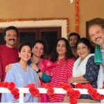 Rupali Bhosale Instagram – 1000 episodes of Aai Kuthe Kay Karte.. ekhadya project la itaka prem milna kharach khoop overwhelming asta. Team work Mhanje kay he kharach amche producer @rajan.shahi.543 sir hyanchya kadhun shikav. PRODUTION HOUSE asa jevha mhanto tevha house hya shabdacha arth kharach @directorskutproduction hyana barobar kalala ahe. Itka warmth itka prem ani family members sarkha treat karna mhanun AKKK la he yash labhala ahe. I am proud to be DKPIAN ❤️
@vartak.namita thank you mala Sanjana dilya badal tuza call ani tula dilela shabd mala aaj sudha lakshat ahe ani me Sanjana kayam tyach premane ani pramanik pane lokan samor saadar karen. Tuza mazya varcha vishwas mazi strength ahe. I can’t thank you enough.
1000 episodes zale tari aapli direction team pahila divas ani pahila episode shoot kartoy asa kaam karat astat ani mhanun ch lokana hi serial aaplishi vatate @ravikarmarkar ch chotya chotya jaga kadhana satat vegala kahitari karnyacha prayant karat rahna hi gosht kharach kamaal ahe ani mhanun toh captain of the ship ahe. @subodhbare tuzya badal kay bolu Aaj Sanjana lokapriya ahe pan Sanjana Mothi zali hyat tuza khoop motha shreya ahe aaj sudha tu pahilya divashi jasa shoot kelas tasa ch kartos 1000 episodes zale mhanun sodun dila nahis. Tu set var asalas ki kharach khoop majja aste heavy shoot sudha khoop sahaj saral soapa vatat asa ch raha kayam amchya AKKK cha chota mastikhor lahan baal. @tusharvichare tuzya mule lokana serial aikavishi Sudha vatate pratek vakya pratek emotion pratek reaction tu aaj sudha tyach chikatine karun ghetos. Tuzya thoda vaishnav ahe jo madhe madhe baher yeto pan toh khoop chan ahe. Set ch atmosphere khoop khelkar pan titakach professional thevtos. Baryach da tu ekata sampurna dolara sambhaltos pan Kuthe ch kami padhat nahis. 
Tyach Barobar sampurna cast and crew thank you for helping each other in this wonderful journey standing strong with each other in thick n thin 1000 episodes zale pudhil journey sathi khoop khoop shubheccha ani prem 
AKKK & DKP & STAR PRAVAH ROCKS 🧿❤️