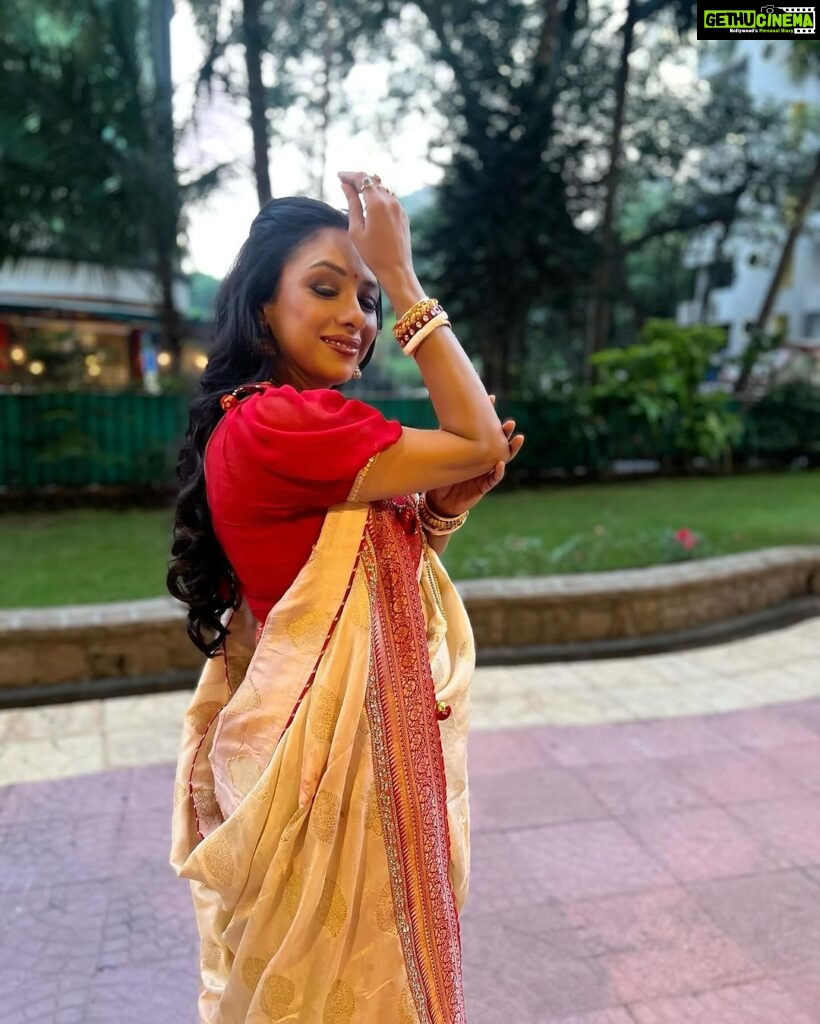 Rupali Ganguly Instagram - Shubho Doshomi ❤️🙏🏻 All set for Shidoor Khela ❤️ #pujo #navratri #durgapuja #bengali #bengaligirl #rupaliganguly #anupamaa #jaimatadi #jaimahakal #instagood Thank u for the saree @loonkerdeepika MUH @stylistsony @shivkumar2655 @nitishsingh291