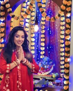 Rupali Ganguly Instagram - Ganguly cha Raja❤️🙏🏻
Day 1 ❤️

#ganeshchaturthi #anupamaa #rupaliganguly #home #family #happiness #festival #instagood 

Thank u @prasannatilak dada 💕🙏🏻