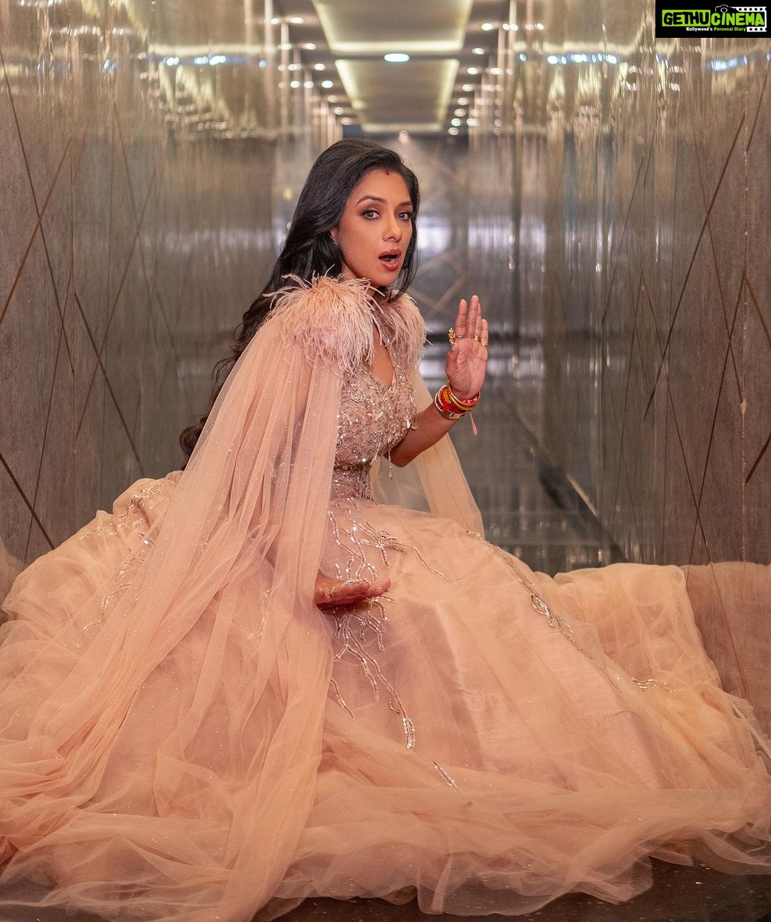 Rupali Ganguly Instagram - Sit down and pose 📸❤️ #instagood #rupaliganguly #anupamaa #starparivaarawards #starparivaarawards2023 #anupamaa #jaimatadi #jaimahakal Styled by @thedotdiary @thedottstyle Gown by @archanakochharofficial Stylist team @sutlajjjj_0419 Hair by @stylistsony Makeup by @makeupbyrishabk Shot by @horilhumad