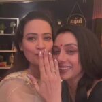 Rupali Ganguly Instagram - Devika is Baccckkk ❤️ Do watch #anupamaa 10pm @starplus #anupamaa #devika #friendshipgoals #happy #rupaliganguly #instagood #live #jaimatadi #jaimahakal
