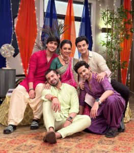 Rupali Ganguly Instagram - Straight out of “Kabhi Khushi Kabhie Gham.!”
.
.
.
.
. #anupamaa #theboyz #family #love #bts #explore #foryou #bond