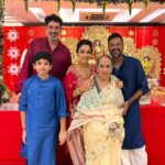 Rupali Ganguly Instagram – Shubho Nobomi ❤️🙏🏻
Bolo Bolo Durga Mai ki Joi 🙏🏻❤️

#familia #family #durgapujo #pujo #navratri #rupaliganguly #anupmaa #instaclick #instagood #festive #jaimatadi #jaimahakal